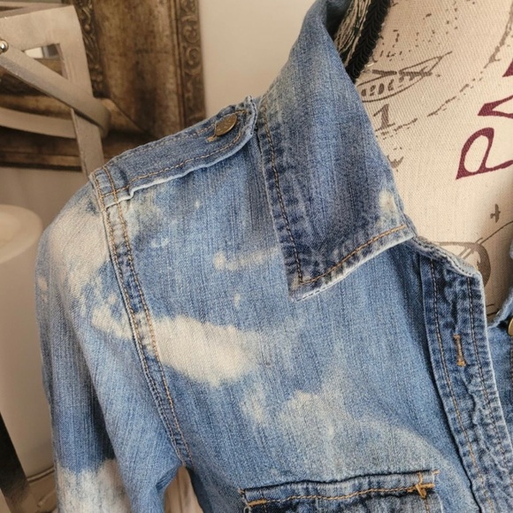 Gap Denim Jean bleached shirt Medium - Picture 3 of 7